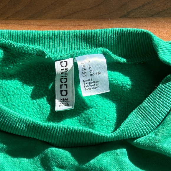 H&M Regular Fit Sweatshirt - Picture 2 of 3